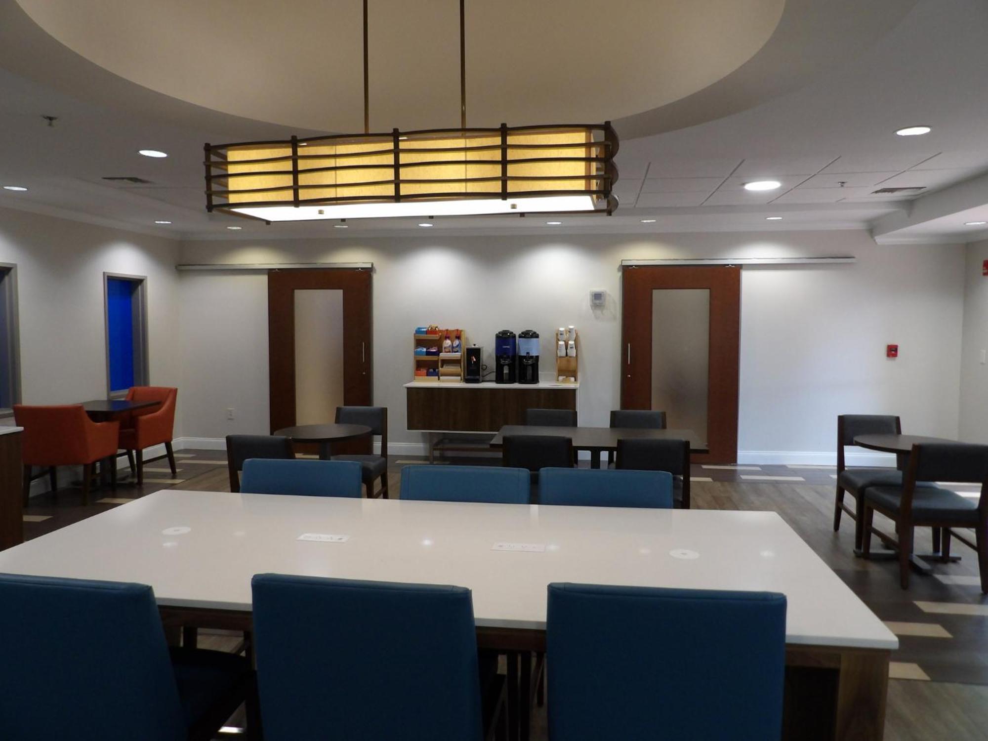 Holiday Inn Express & Suites - Huntsville Airport By Ihg Madison Exterior foto
