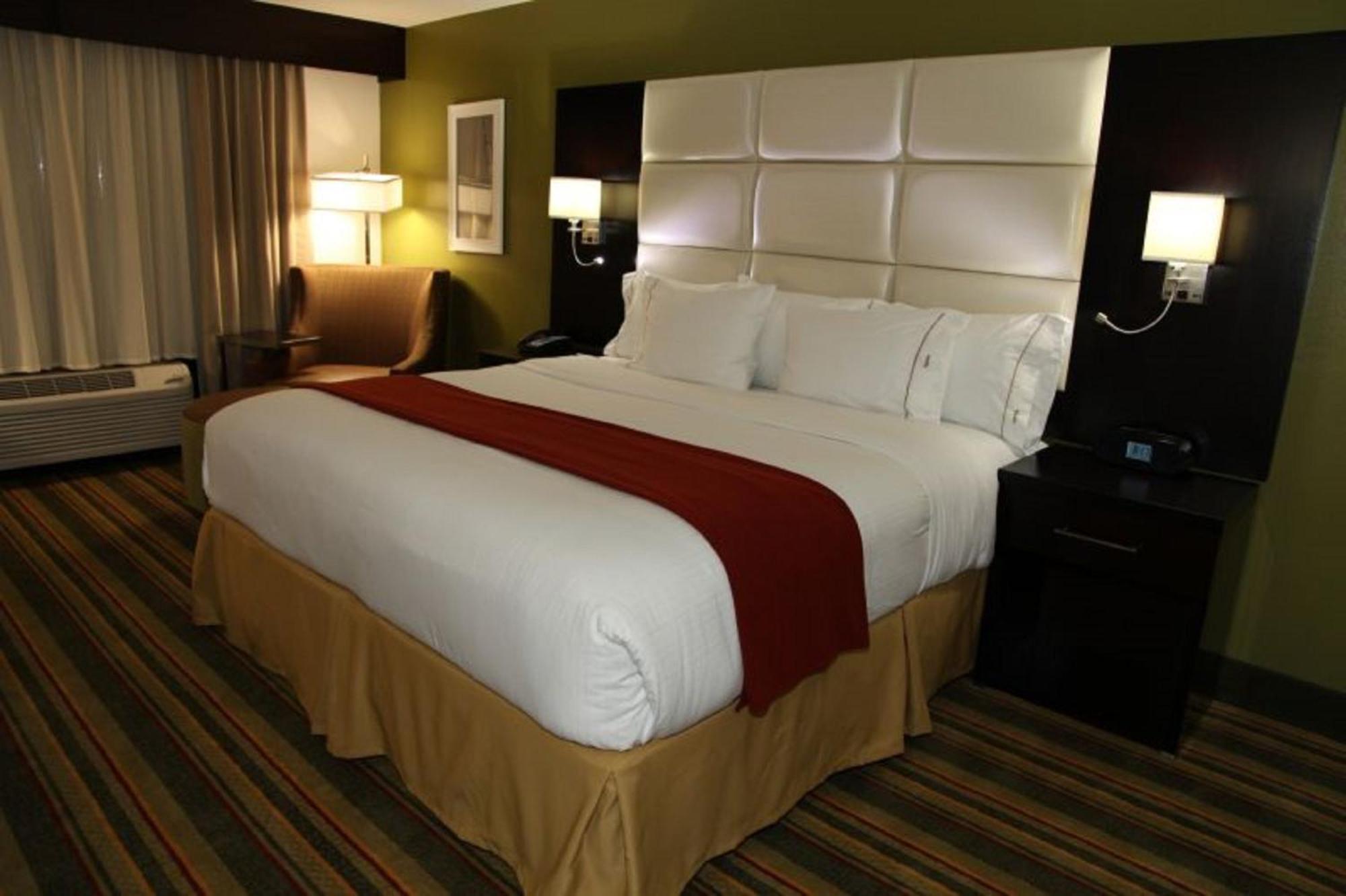 Holiday Inn Express & Suites - Huntsville Airport By Ihg Madison Exterior foto